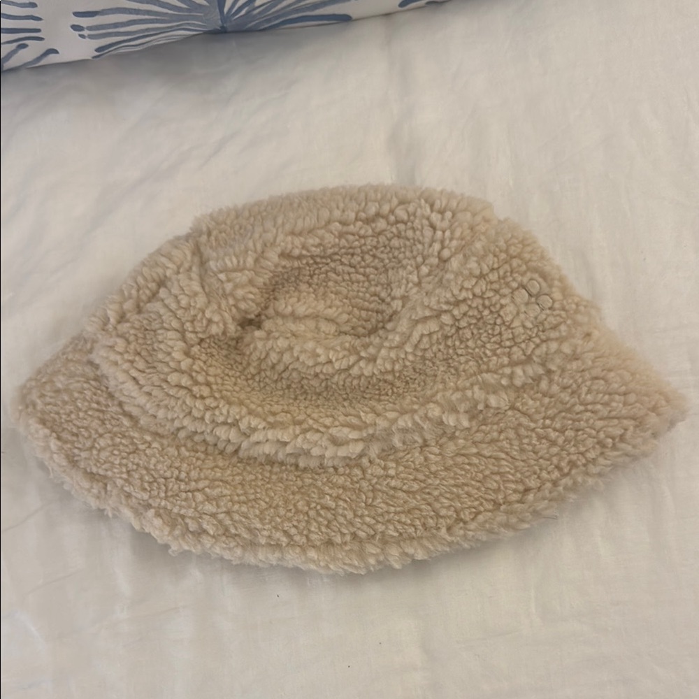 Sweaty Betty Cream Sherpa Bucket Hat - Picture 2 of 3